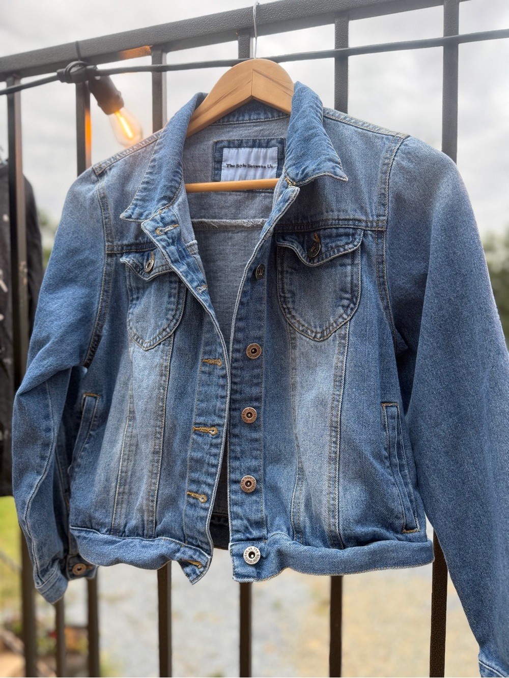 THE STYLE BETWEEN US | M 8/10 | Denim Jean Button Jacket Cat Drum Top
